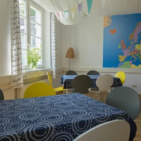 Family بيت شباب *